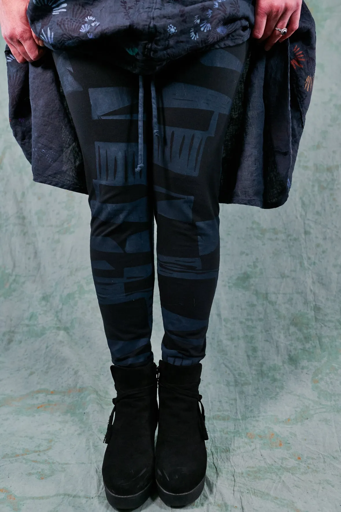3136 Lightweight Legging-Black-Postmodern Stencil