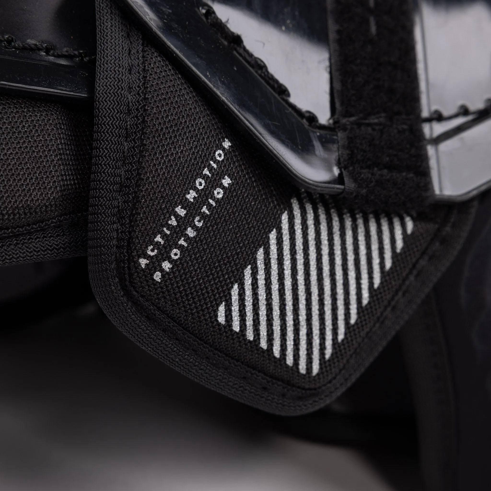 Bauer Supreme M5 Pro Intermediate Hockey Shin Guards