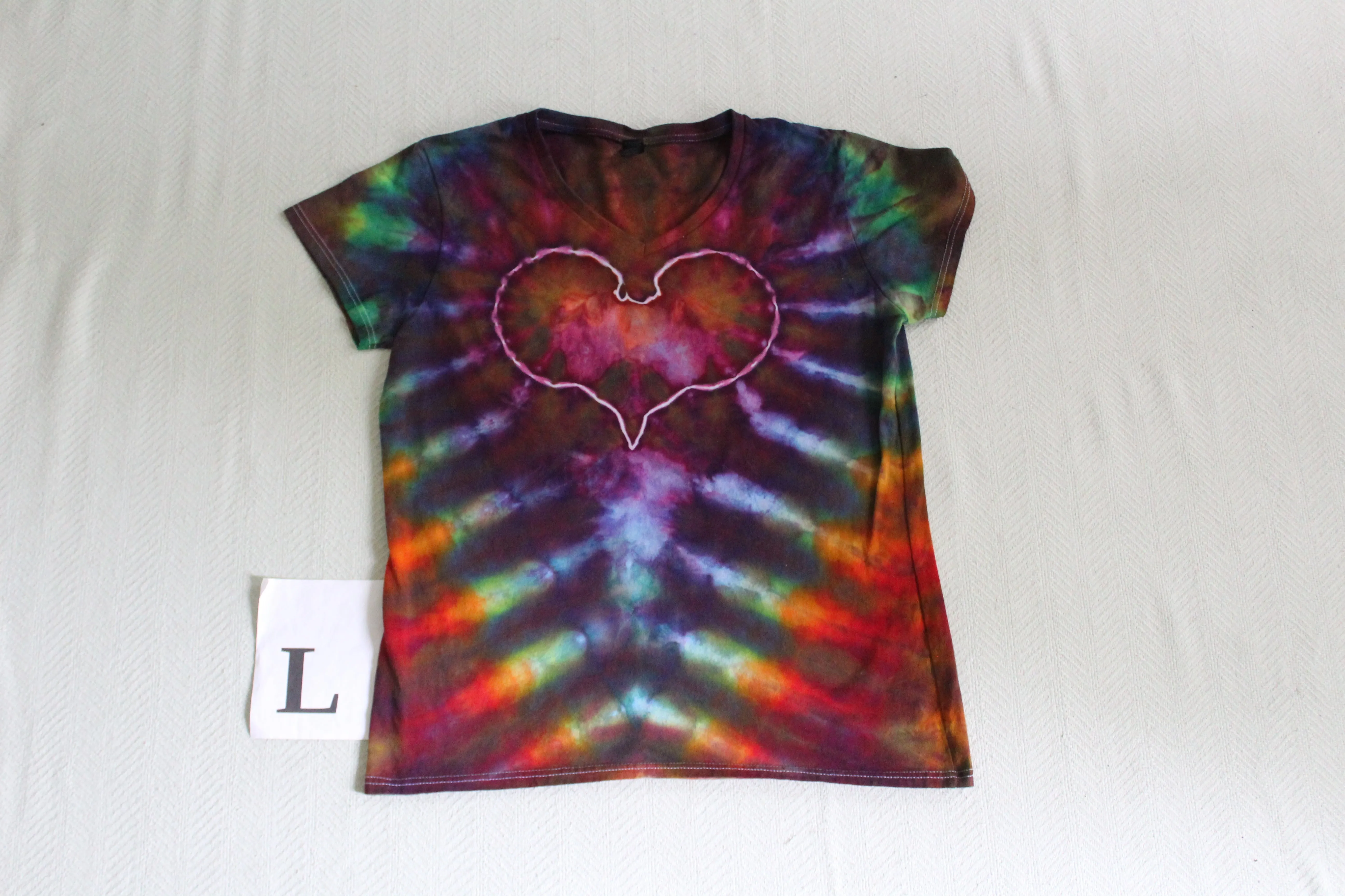 Large Ladies V-Neck Incline Heart
