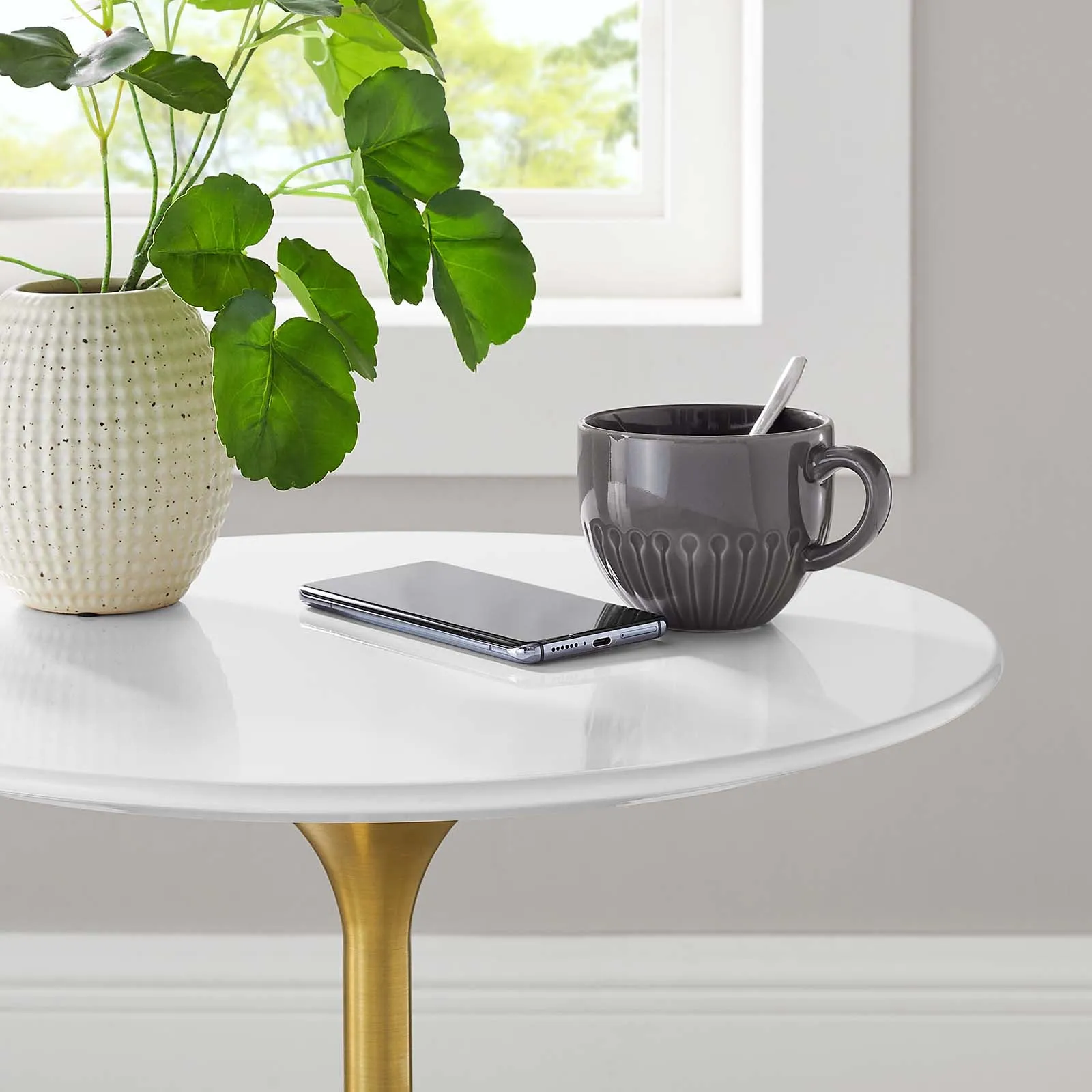 LIPPA ROUND SIDE TABLE