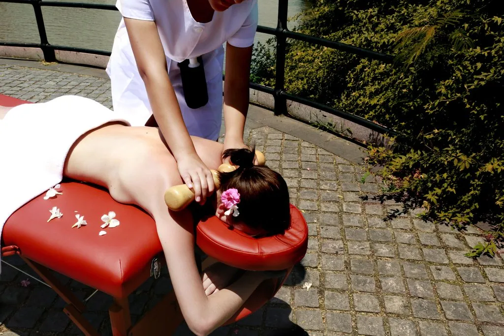 Master Massage 28" FAIRLANE™ Portable Massage Table Package with Therma-Top®