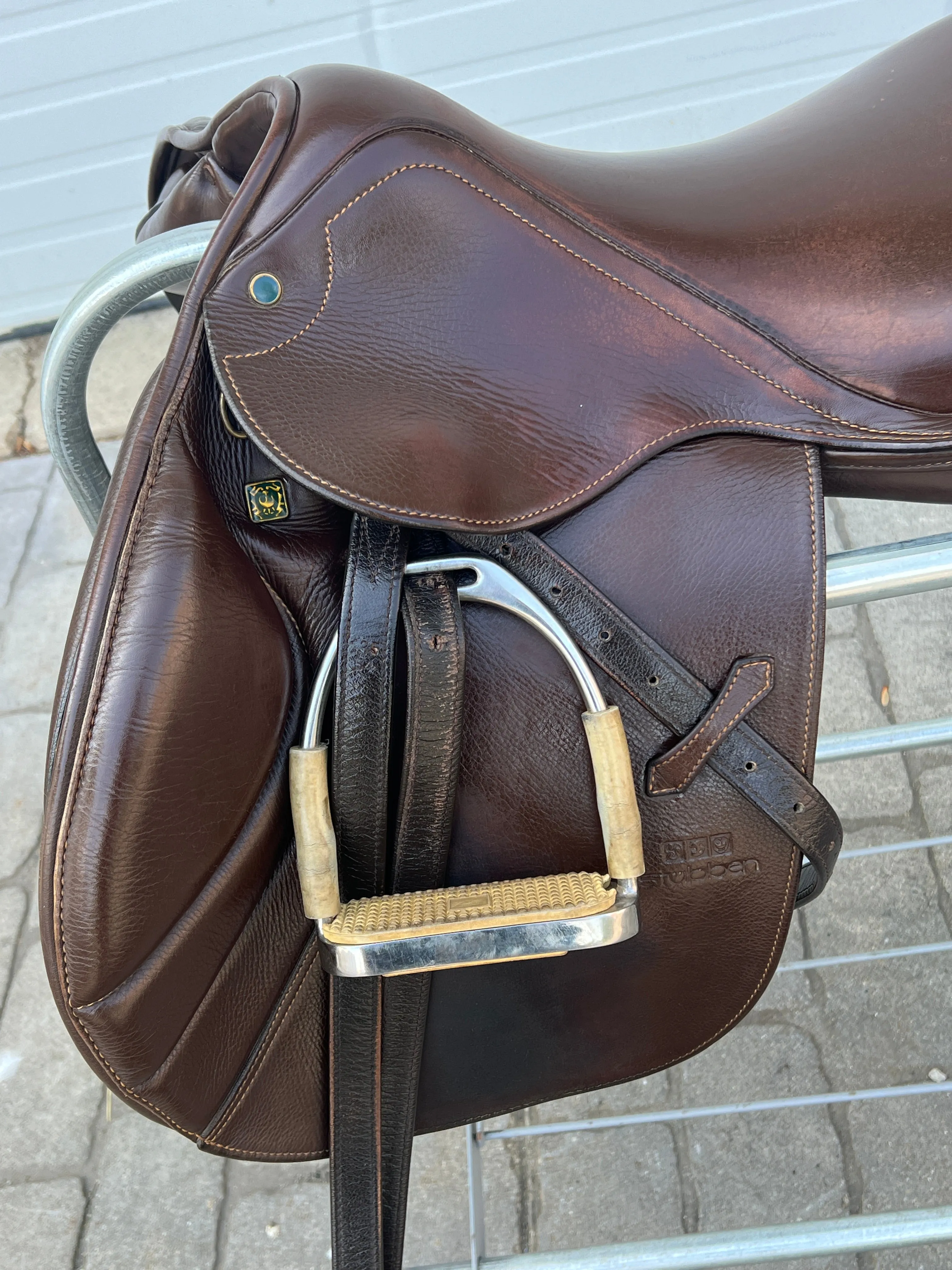 Used Stubben Portos Deluxe 17.5” English Jumping Saddle