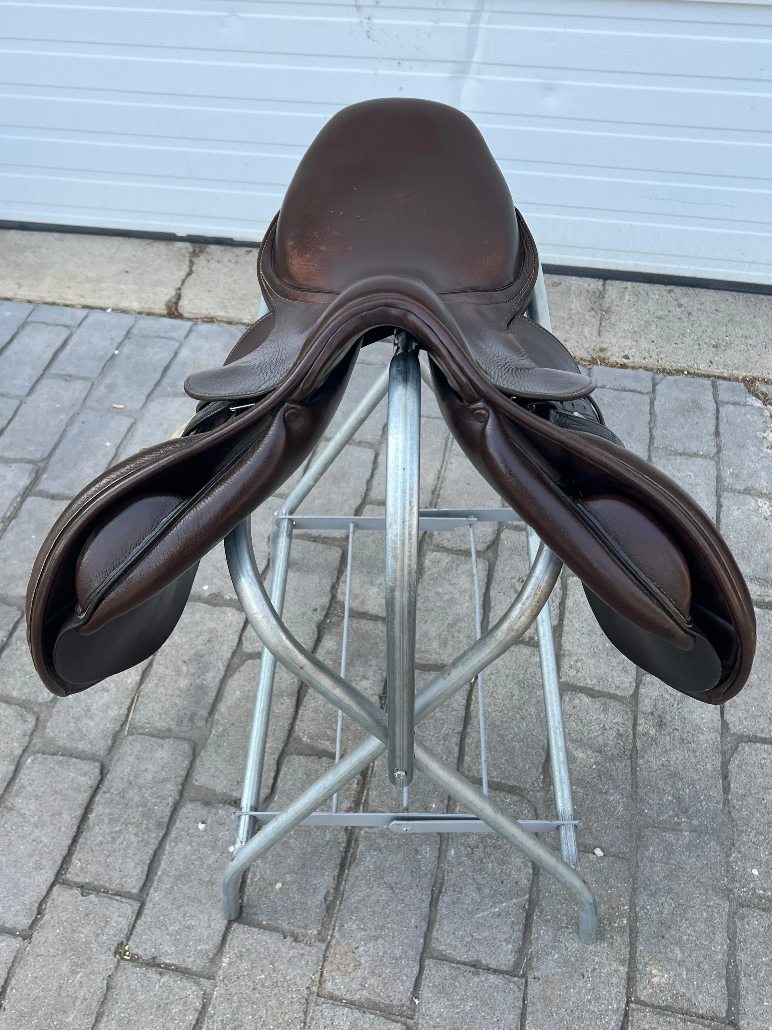 Used Stubben Portos Deluxe 17.5” English Jumping Saddle