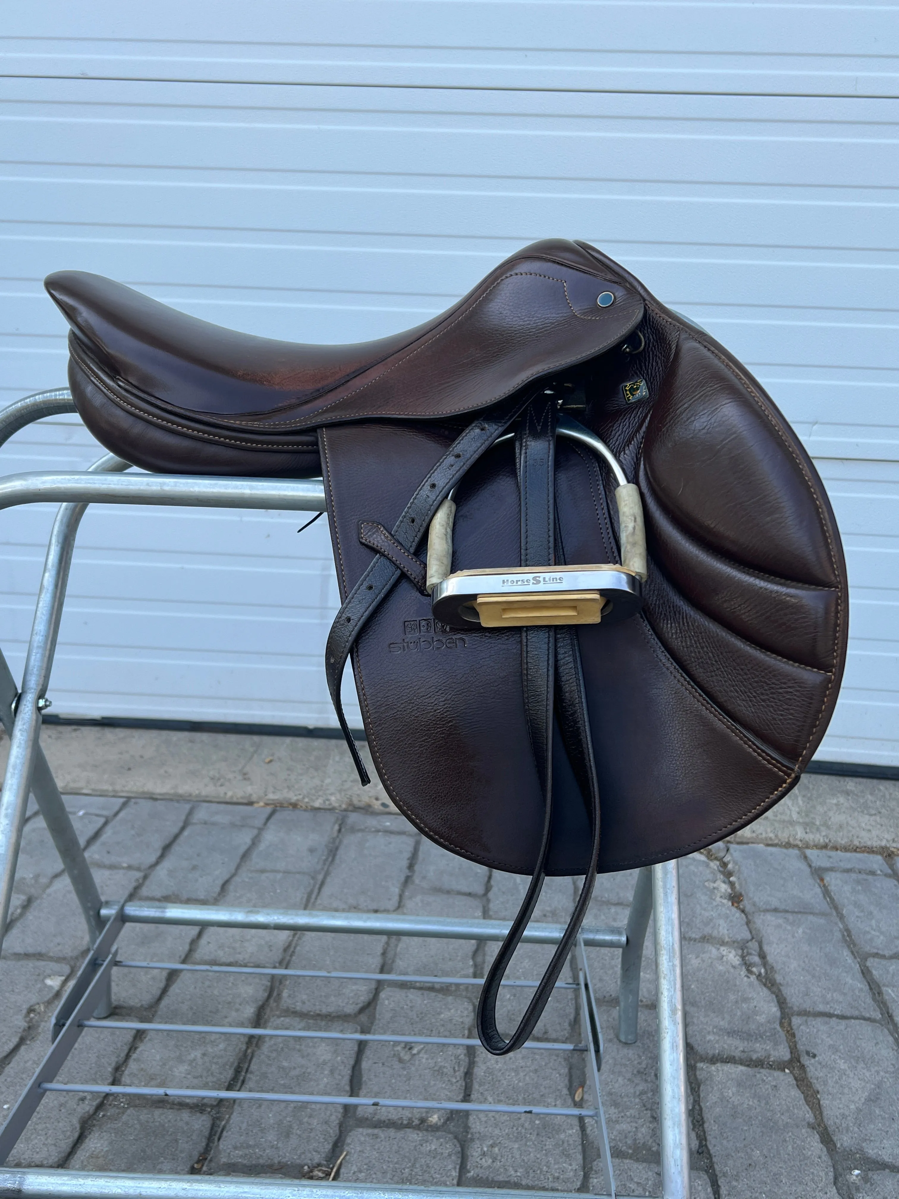 Used Stubben Portos Deluxe 17.5” English Jumping Saddle