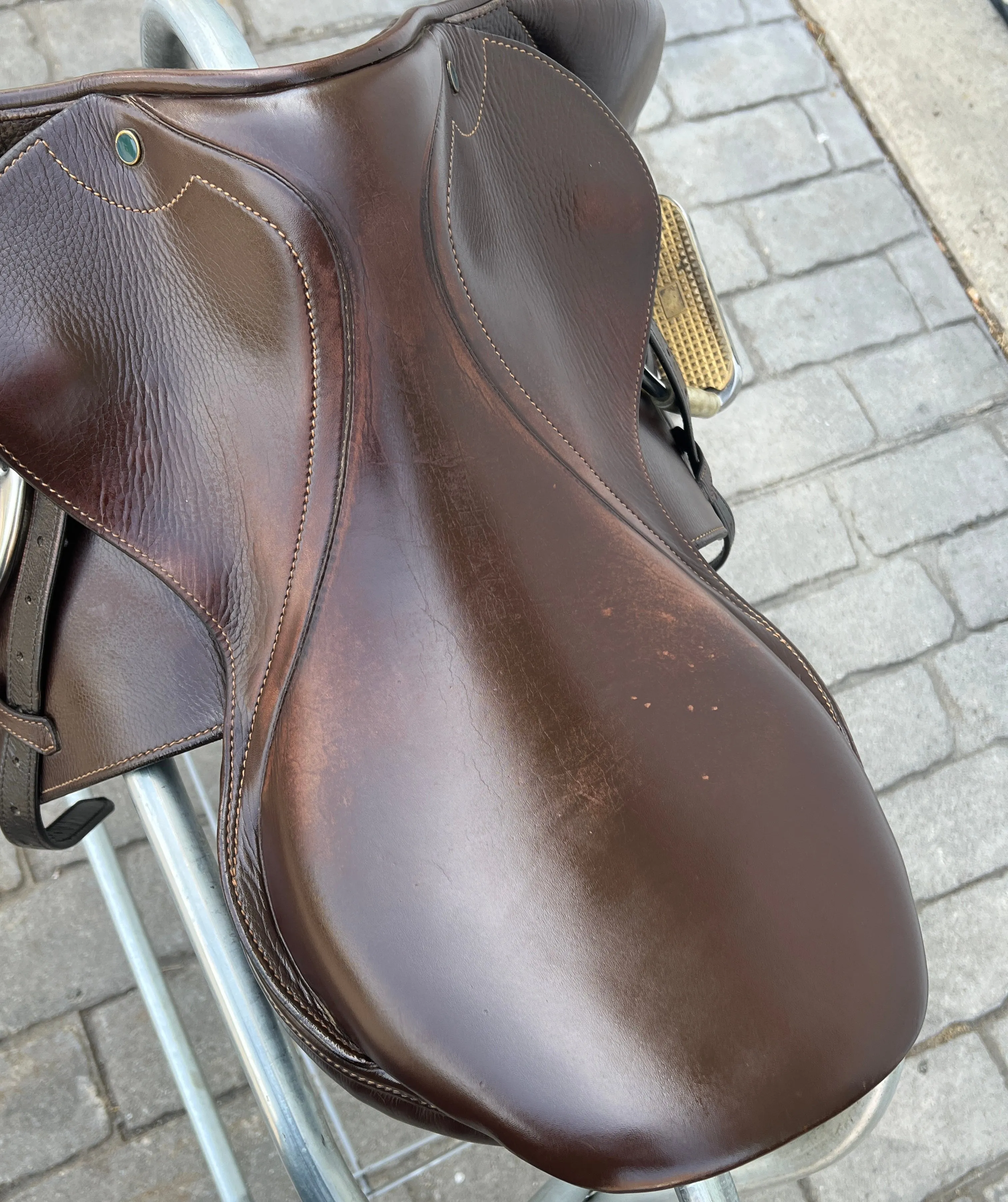 Used Stubben Portos Deluxe 17.5” English Jumping Saddle