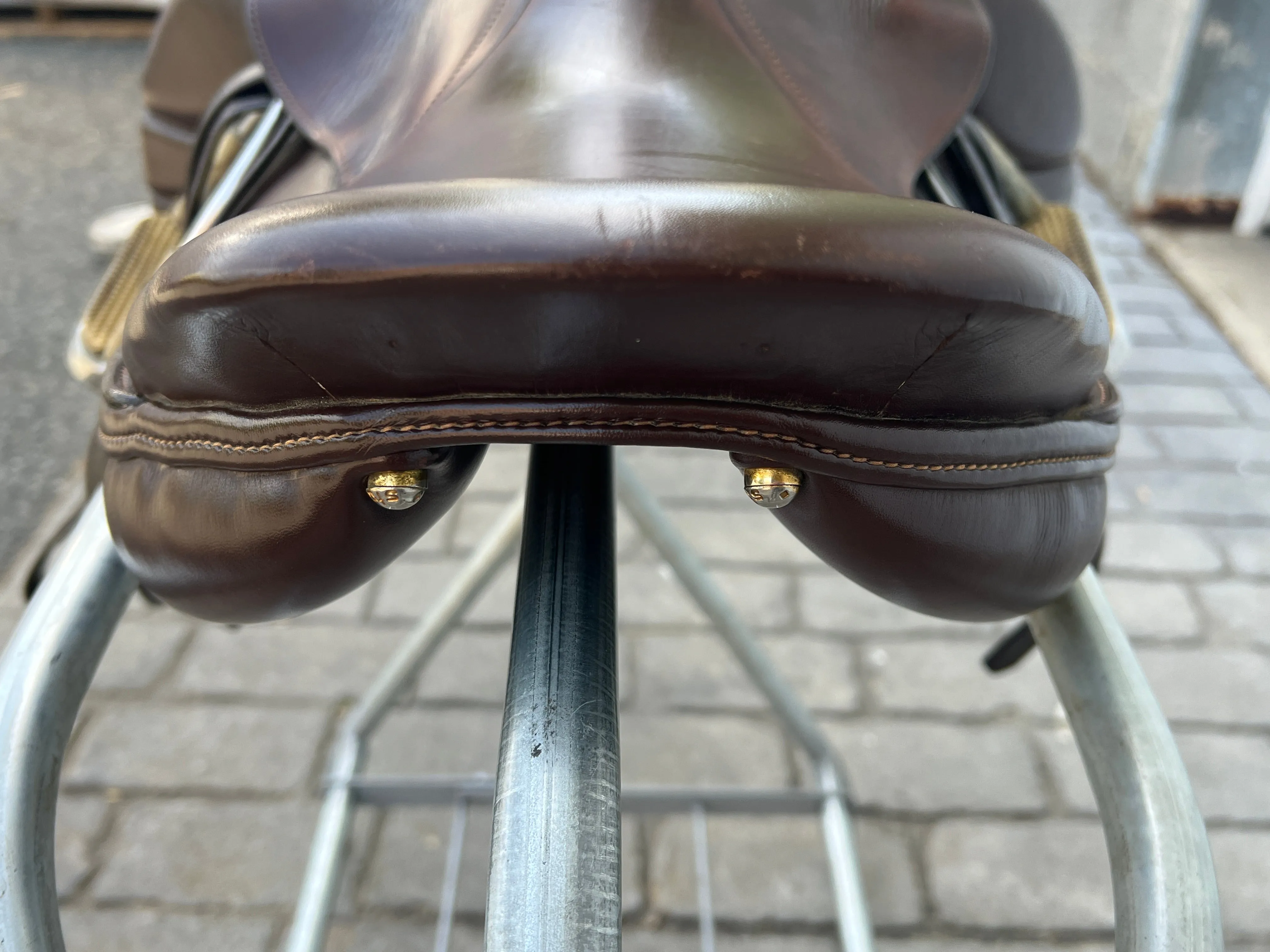 Used Stubben Portos Deluxe 17.5” English Jumping Saddle