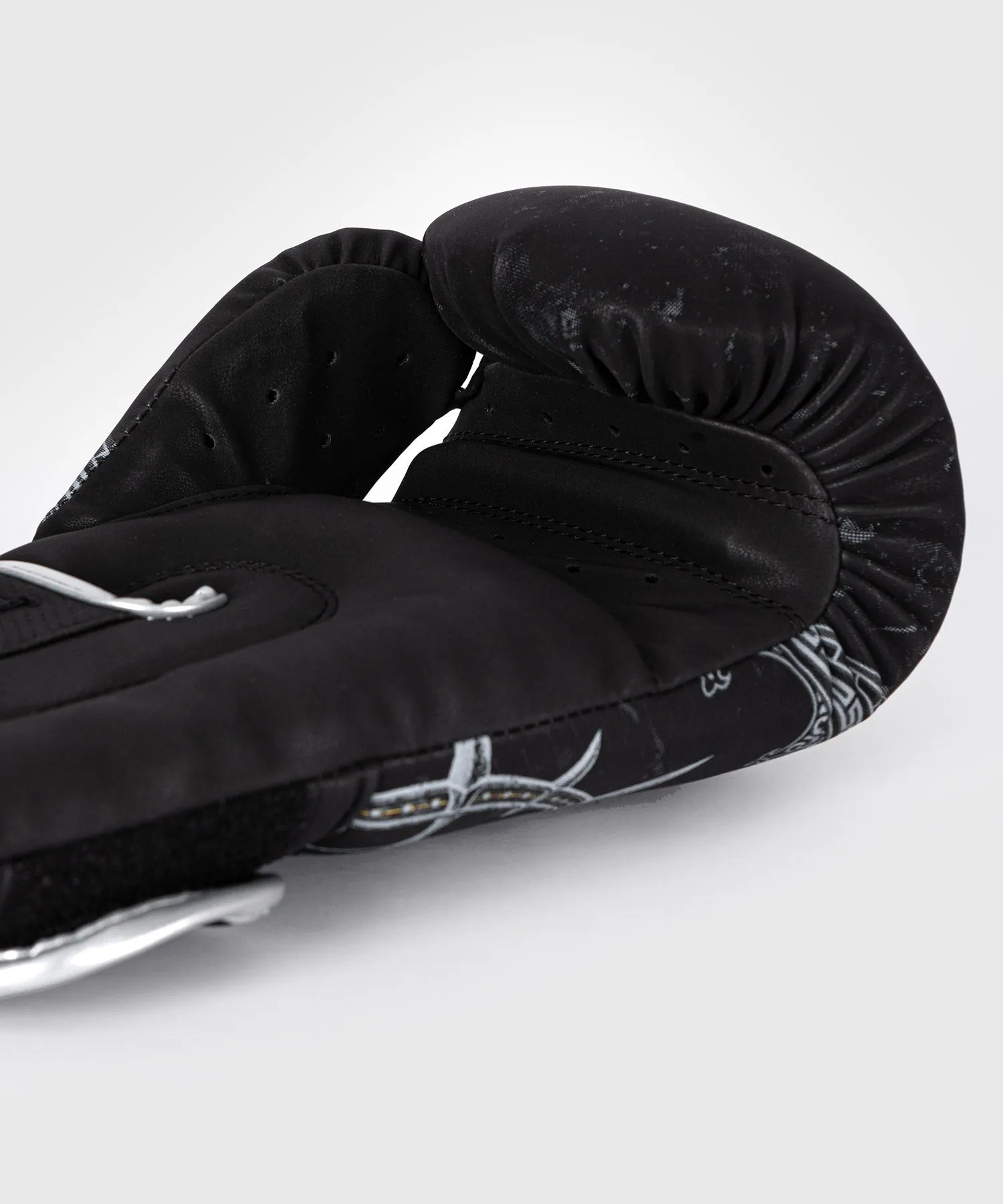 Venum Gladiator 5.0 Boxing Gloves - Black/Silver
